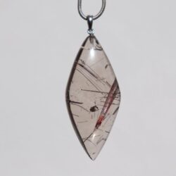 Quarz mit Rutilnadeln